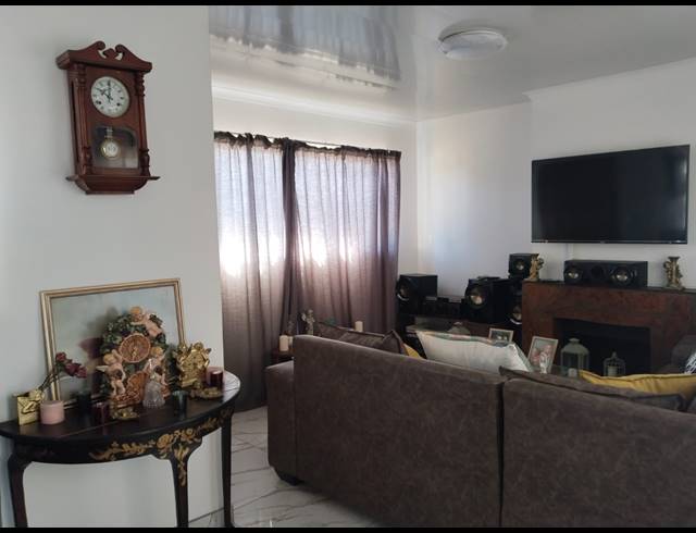 4 BEDROOM HOUSE FOR SALE IN ROTHDENE